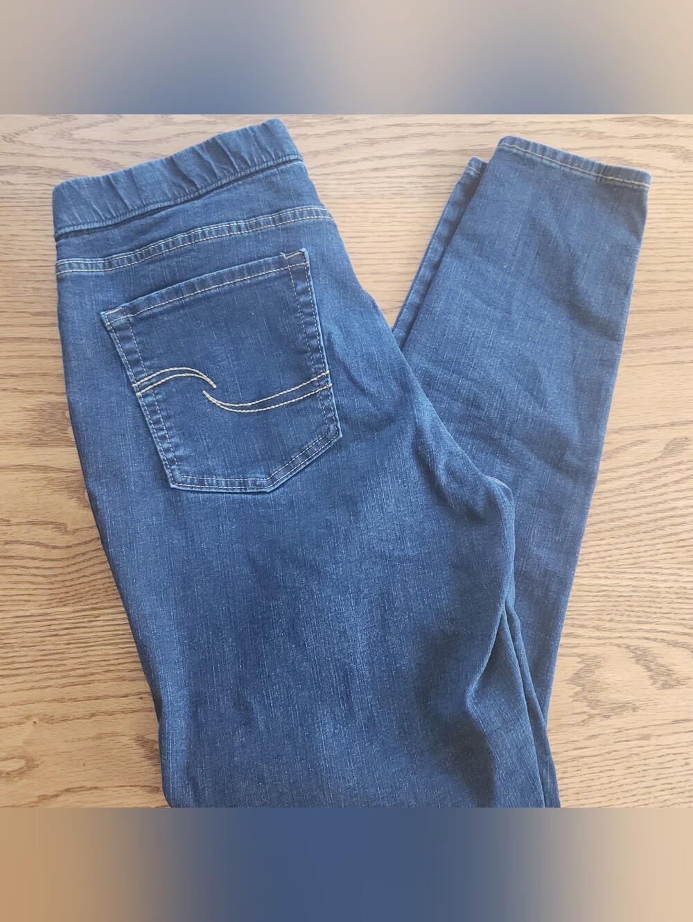Signature Levi Strauss Totally Shaping Pull-On Skinny Leggin Stretch Denim Jeans